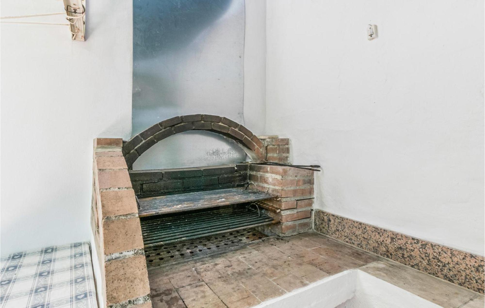 3 Bedroom Beautiful Home In Fuente Tojar Bagian luar foto